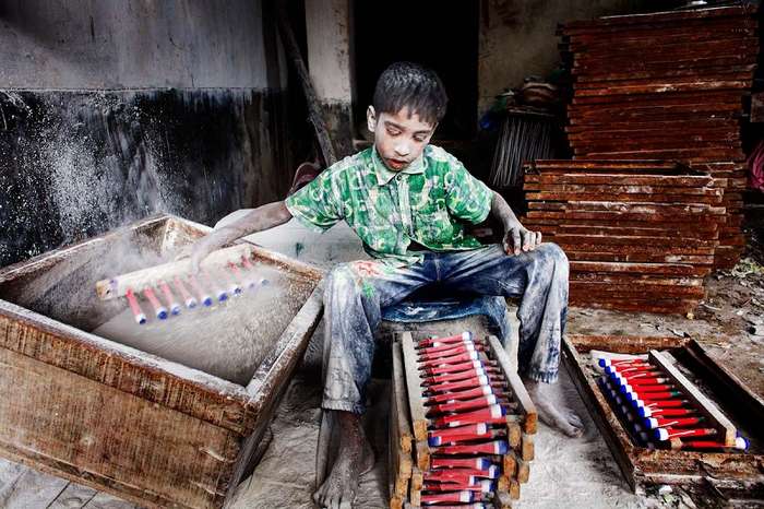 С широко закрытыми глазами: детский труд в разных частях мира. интересное