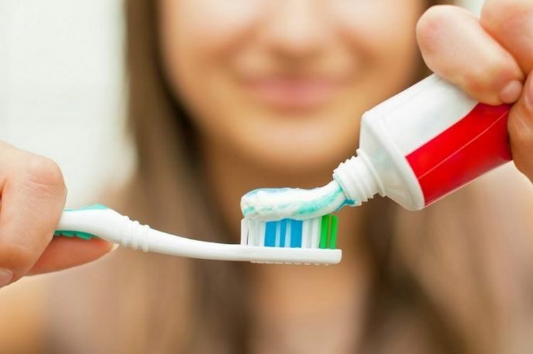 Почему стоит обращать внимание на цвет квадратика на тюбике зубной пасты? зубная паста