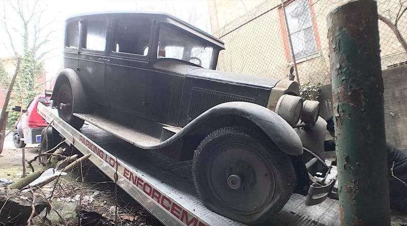 Packard 1927 года был обнаружен на заброшенной фабрике в Филадельфии 