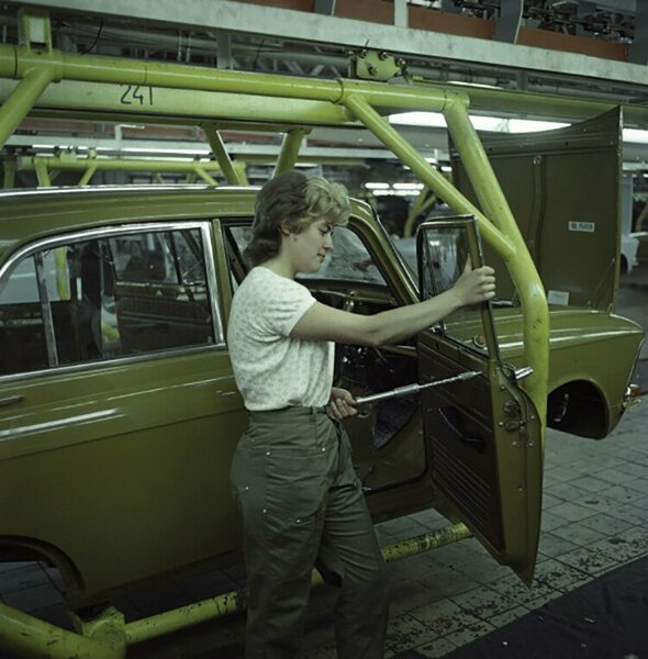 14 фотографий с автомобилями времен СССР авто
