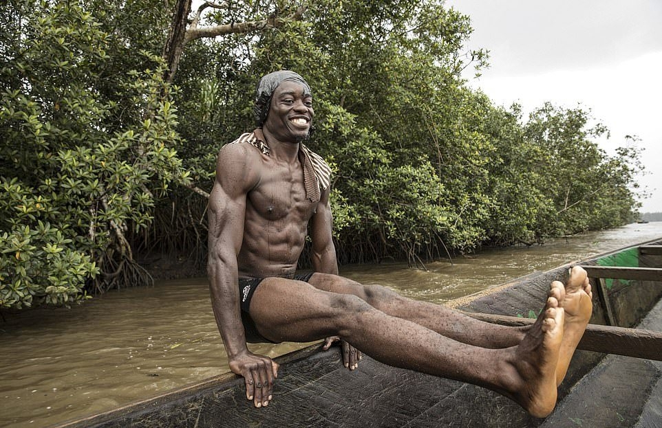 5 фото мускулистых камерунцев, которые каждый день рискуют жизнью на работе интересное