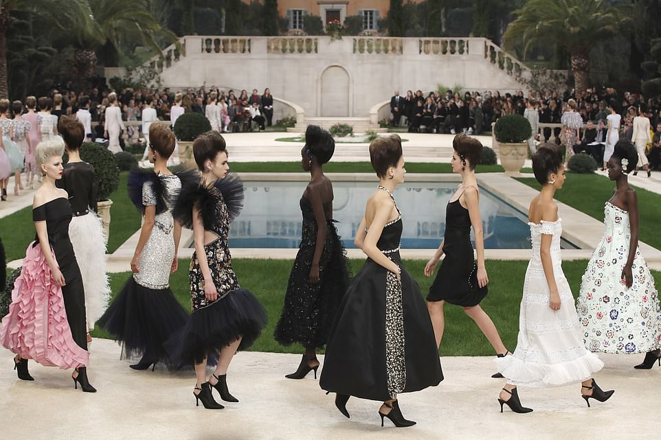 Показ Chanel Haute Couture весна 2019 в Париже - грандиозно и шикарно! chanel haute couture