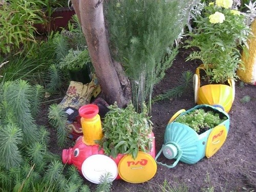 Что можно сделать из пластиковых бутылок своими руками для дачного участка, сада и огорода идеи