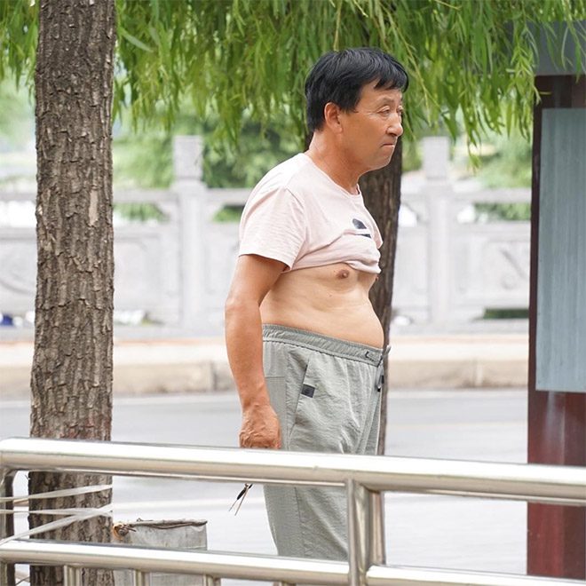 Пекинское бикини - модный тренд китайский мужчин 