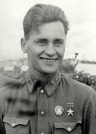 Герой, совершивший в 1941 воздушный таран на высоте 8000 метров война и мир