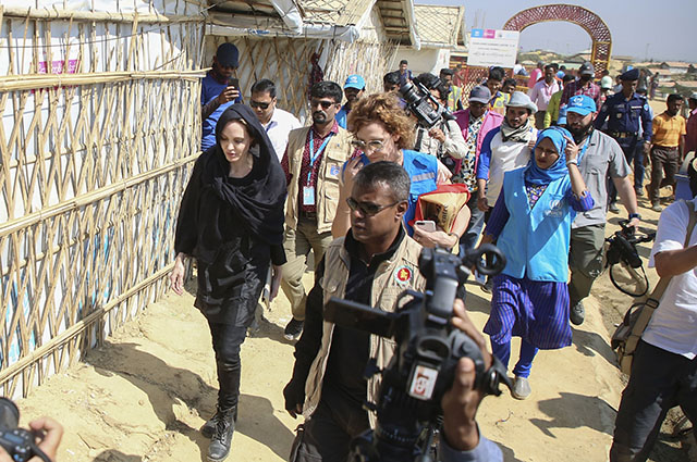 Анджелина Джоли прилетела в Бангладеш с гуманитарной миссией новости