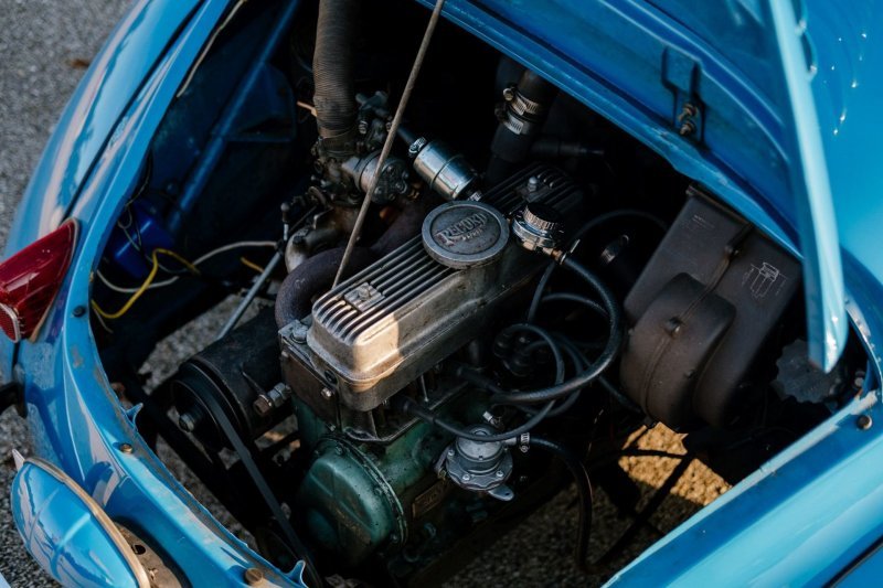 Как умирающий Renault 4CV 1958-го года превратился в прекрасного лебедя 