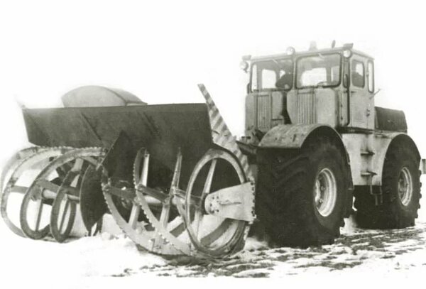 Вернёмся в прошлое, самый могучий трактор СССР Кировец К 700 