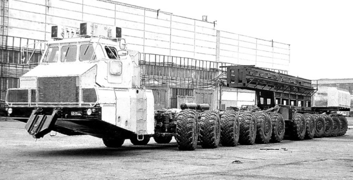 Для чего в СССР построили 24-колесный «МАЗ-7904» война и мир